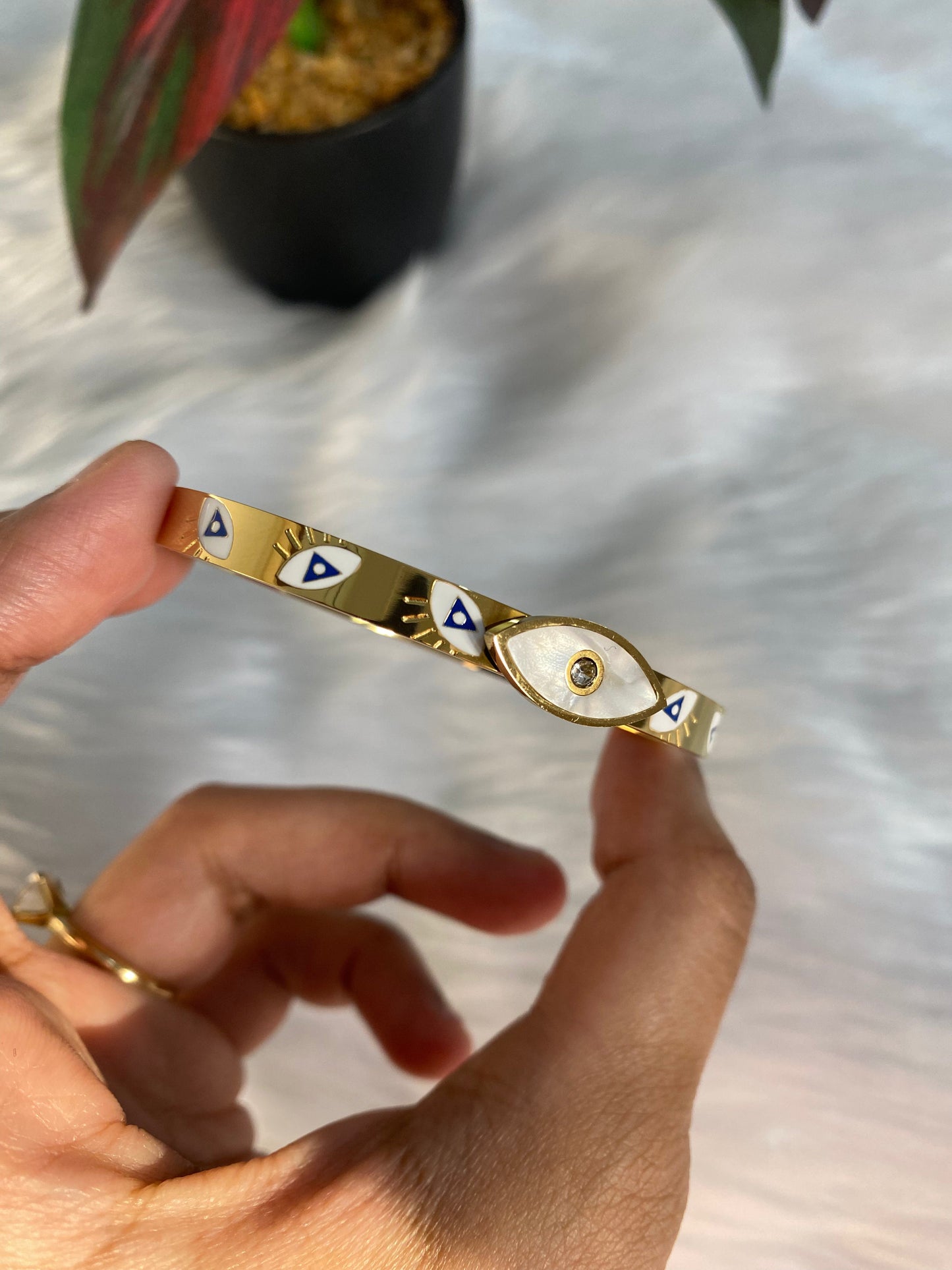 Anti-tarnish Stainless Steel 18k Gold-Plated Evil Eye Charm Bracelet with Thin Band