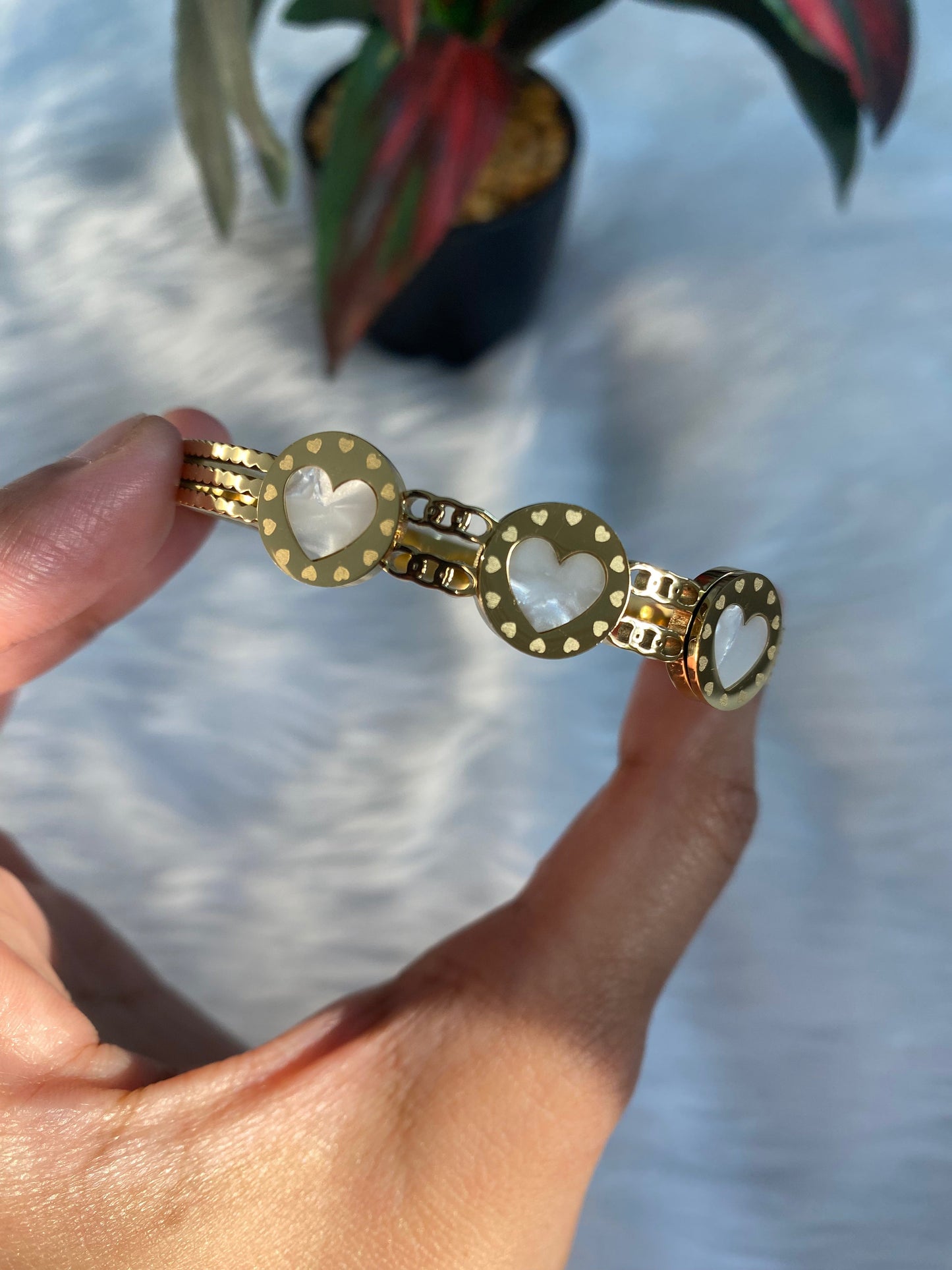 Anti-tarnish Stainless Steel 18k Gold-Plated Bracelet with White Enamel Heart Design
