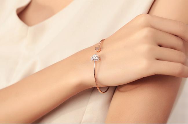 Heart Shape Gold Plated Alloy Rhinestones Women's Bangle