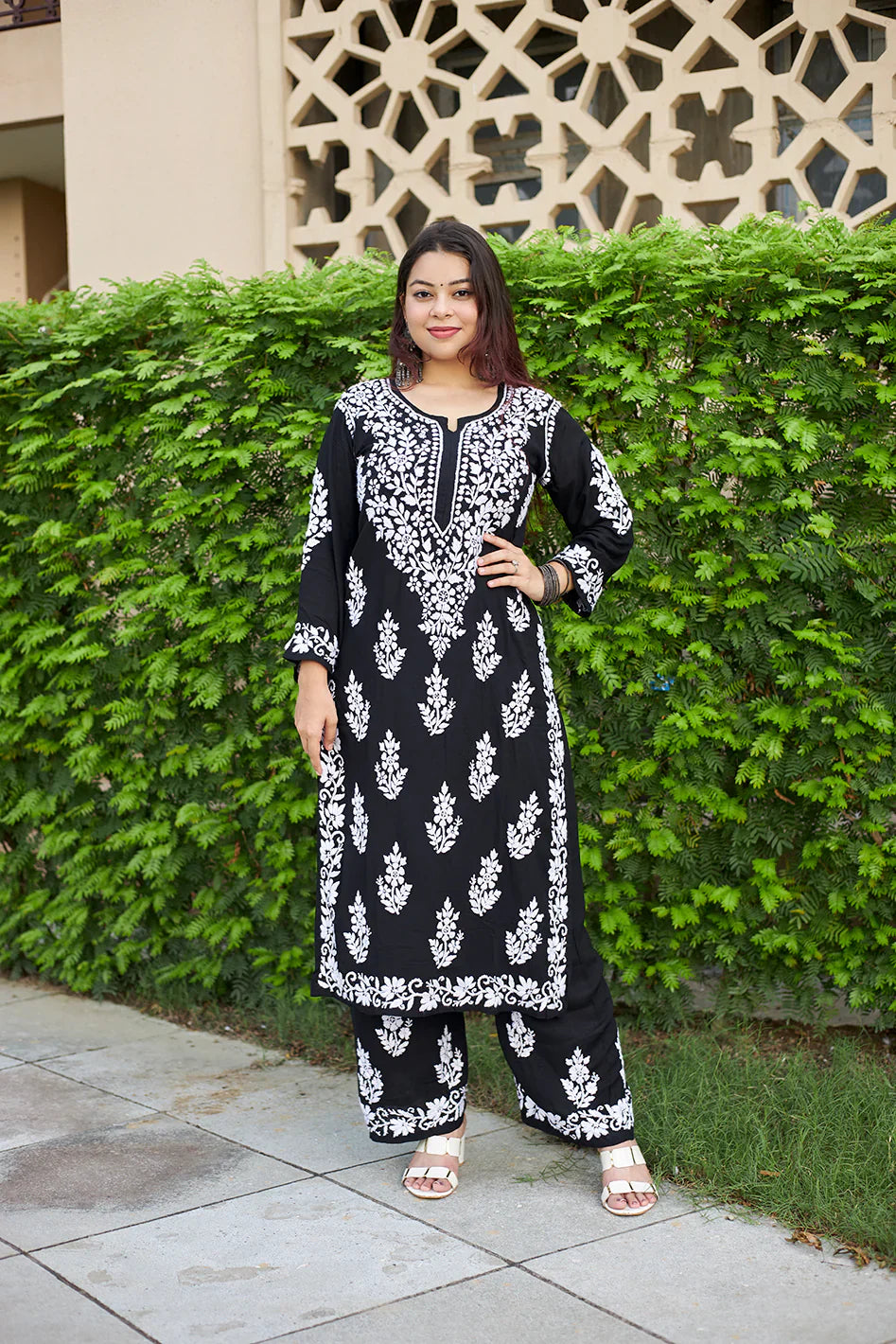 Lucknow Chikankari Handwork Embroidered Kurta Plazzo (Black)