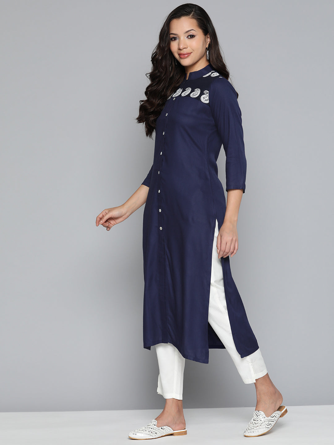 Jompers Paisley Embroidered Chikankari Navy Women Kurta