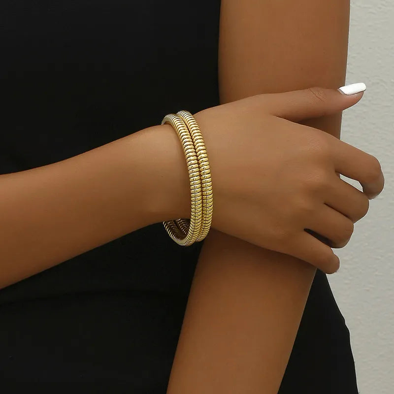 Simple Classic Style Gold Plated Alloy Women's Bangle