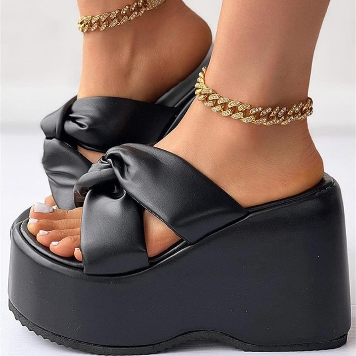 Black Twist Knot Wedges