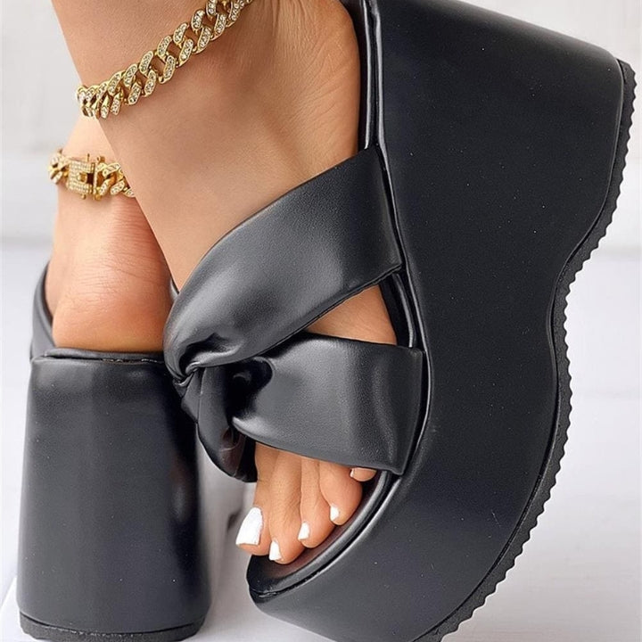 Black Twist Knot Wedges
