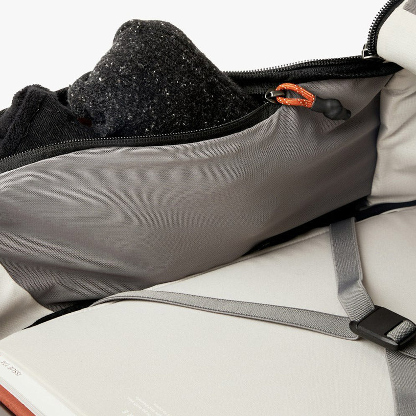 Venture Travel Pack 26L - Jet Black
