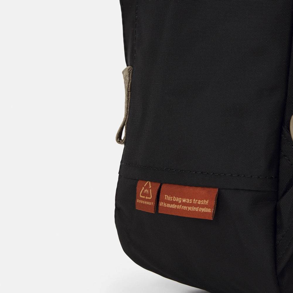 Macaroon Jungle II Series Backpack 20L - Black