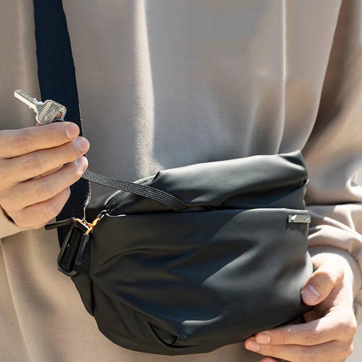 Performance Sling Bag - Night Black