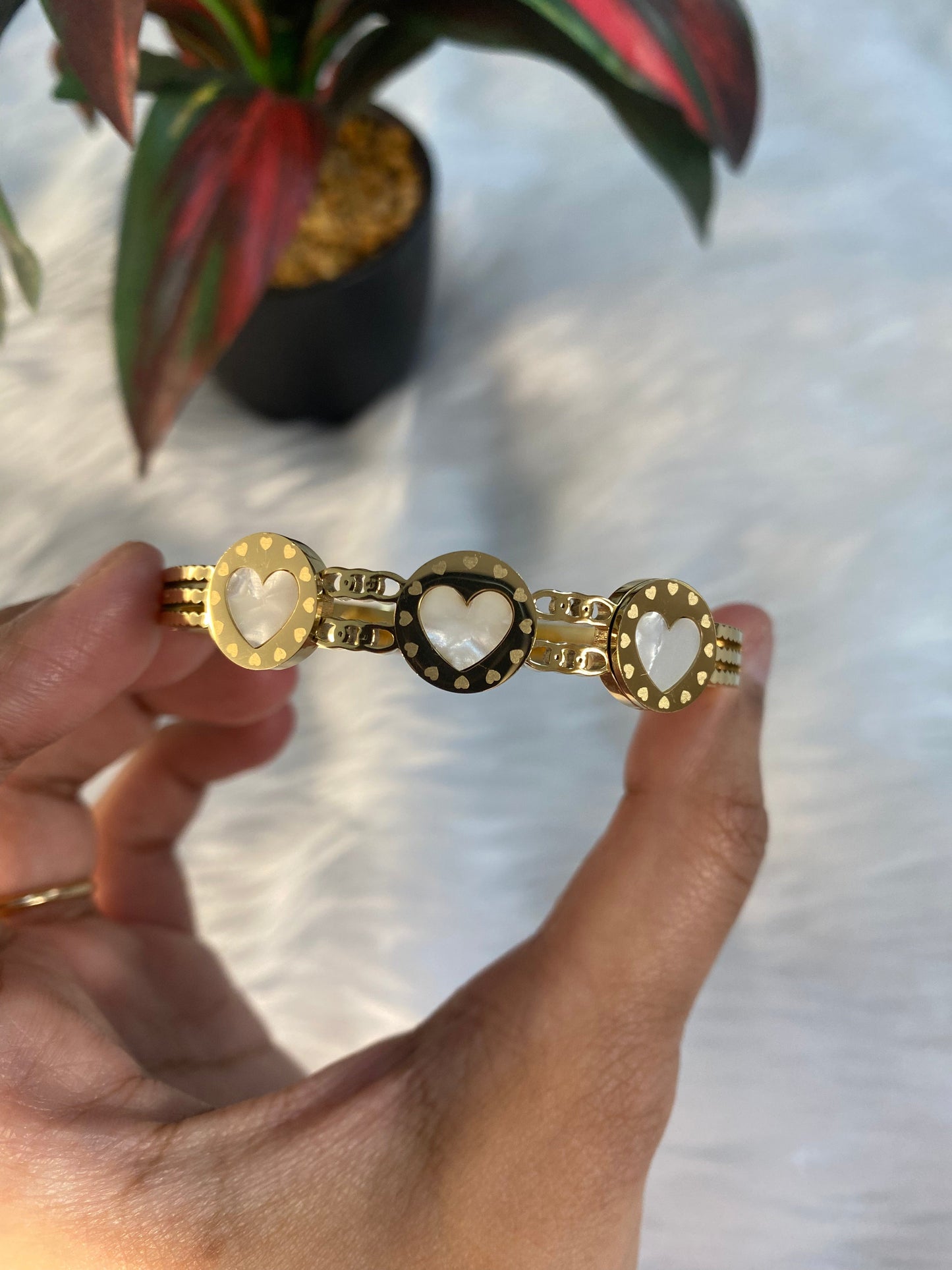 Anti-tarnish Stainless Steel 18k Gold-Plated Bracelet with White Enamel Heart Design