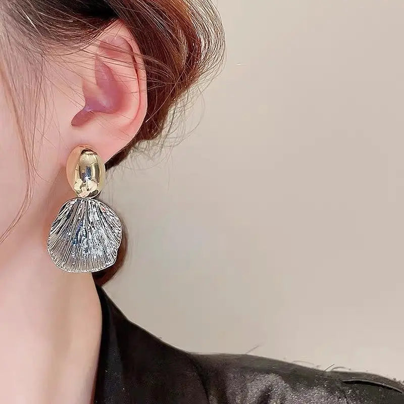 Duel Color Metal Texture Shell Shaped Earrings