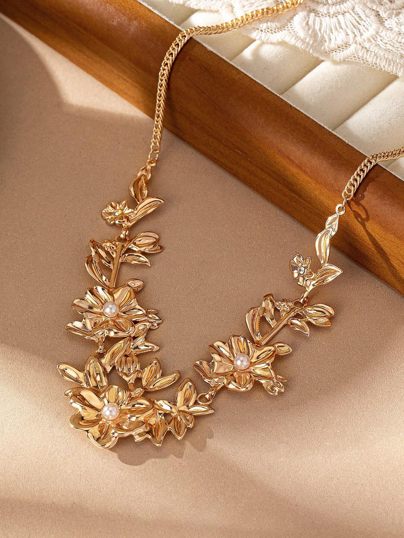 Elegant Modern Style Flower Petal Gold Plated Alloy Necklace For Women