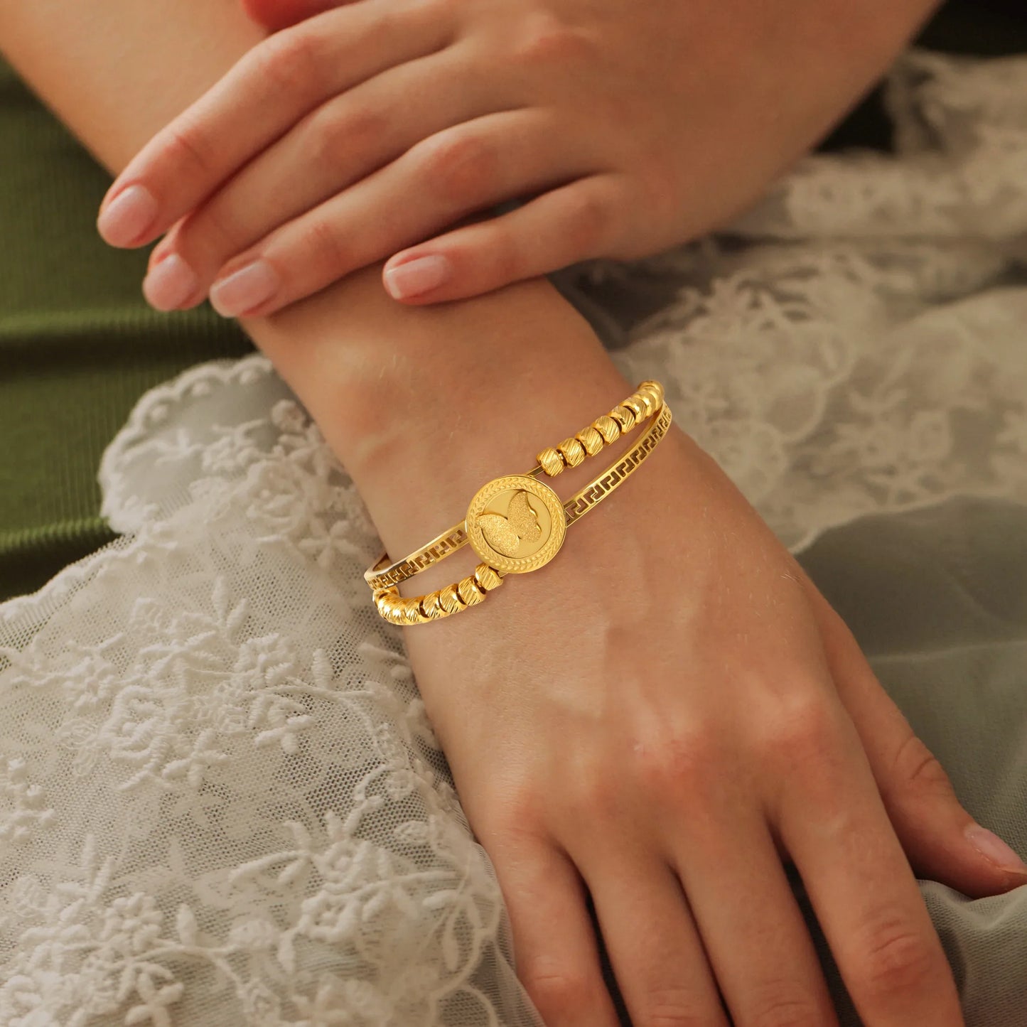 Elegant Round Butterfly 304 Stainless Steel Bracelet - Anti-Tarnish & Durable