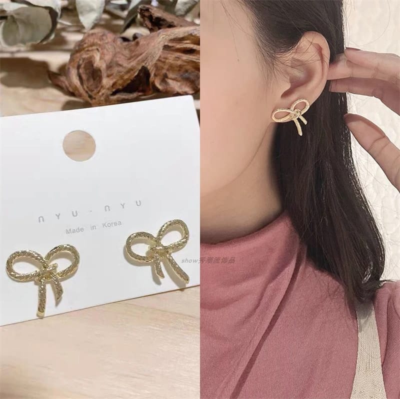 Gold Plated Alloy Blow Knot Stud Earring