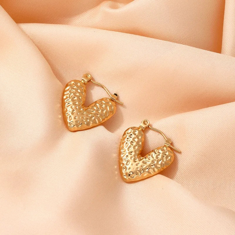 Anti-Tarnish Stainless Steel 18K Gold Plated Hammered Pattern Heart Shaped Hoop Earring