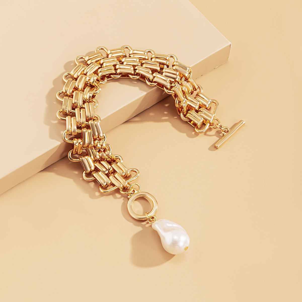 Thick Chain Gold Plated Alloy Pearl Bracelet