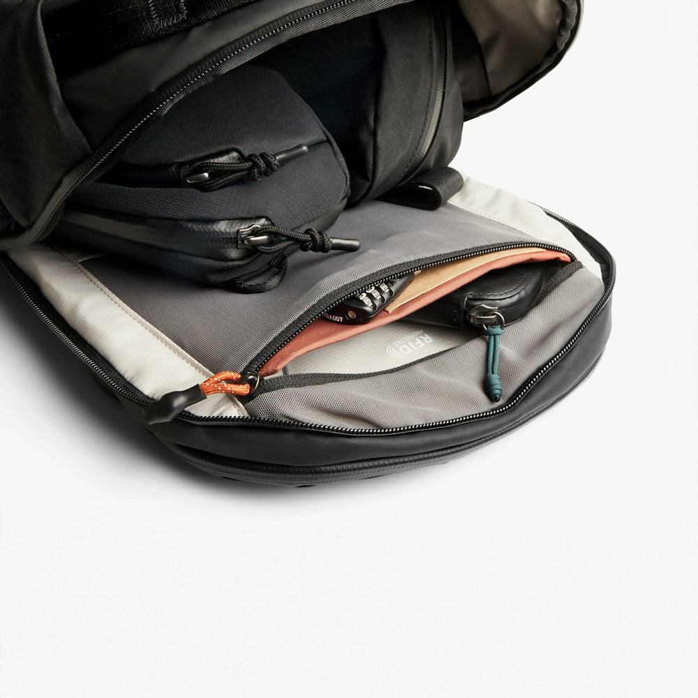 Venture Travel Pack 26L - Jet Black