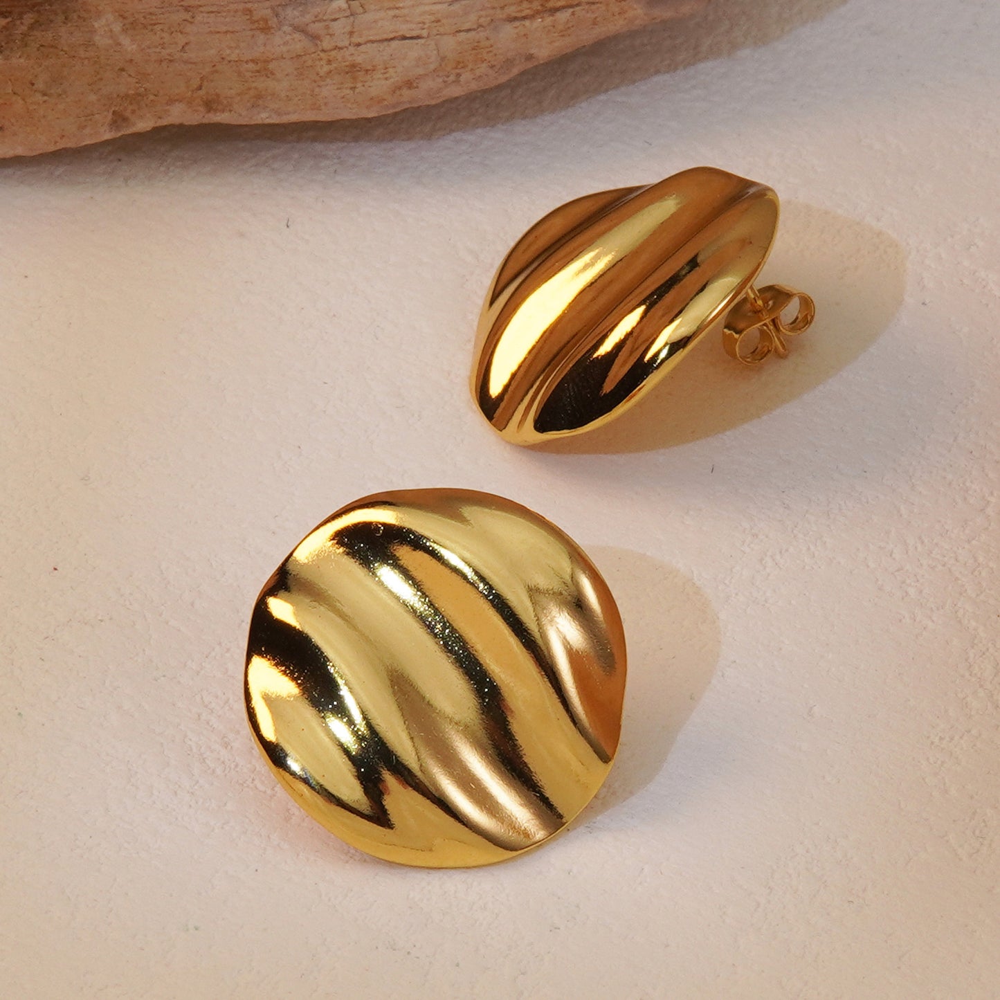 Anti-Tarnish Stainless Steel Wave Pattern Round Shape 18K Gold Plated  Stud Earrings for Women